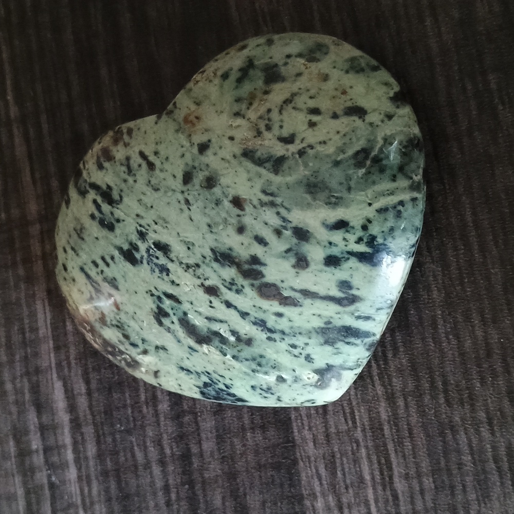Vintage Dragi Jade Stone- Carved, Puffy Heart Natural Green Smooth Stone - Picture 5 of 6